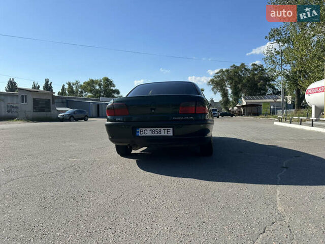 Зелений Опель Омега, об'ємом двигуна 2.5 л та пробігом 380 тис. км за 2200 $, фото 5 на Automoto.ua