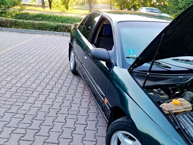 Зелений Опель Омега, об'ємом двигуна 2 л та пробігом 235 тис. км за 1899 $, фото 1 на Automoto.ua