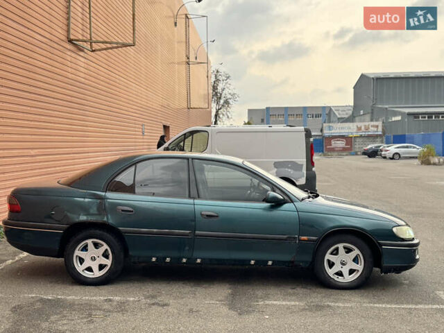Зеленый Опель Омега, объемом двигателя 2 л и пробегом 250 тыс. км за 1250 $, фото 3 на Automoto.ua
