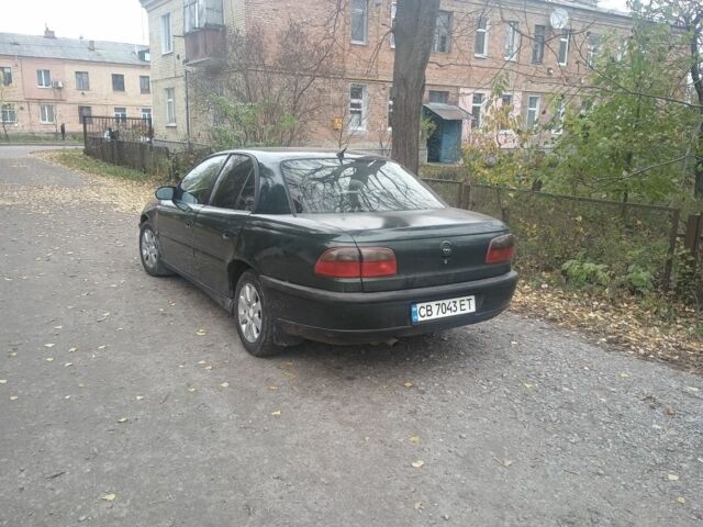 Зеленый Опель Омега, объемом двигателя 2 л и пробегом 375 тыс. км за 2800 $, фото 2 на Automoto.ua