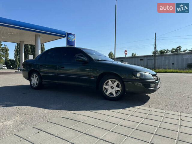 Зелений Опель Омега, об'ємом двигуна 2.5 л та пробігом 380 тис. км за 2200 $, фото 2 на Automoto.ua