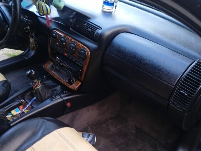 Зелений Опель Омега, об'ємом двигуна 2 л та пробігом 498 тис. км за 2500 $, фото 6 на Automoto.ua