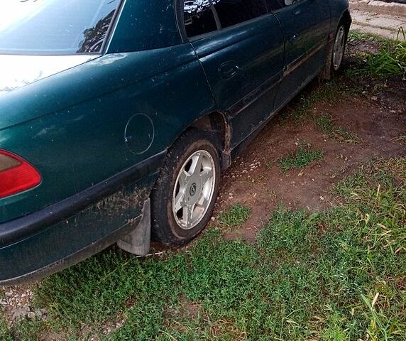 Зеленый Опель Омега, объемом двигателя 2 л и пробегом 250 тыс. км за 2000 $, фото 1 на Automoto.ua