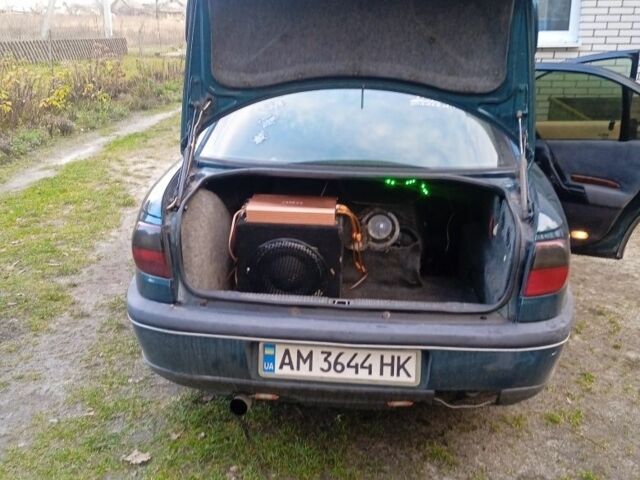 Зелений Опель Омега, об'ємом двигуна 2 л та пробігом 498 тис. км за 2500 $, фото 5 на Automoto.ua