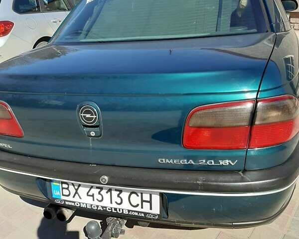 Зеленый Опель Омега, объемом двигателя 2 л и пробегом 286 тыс. км за 2500 $, фото 2 на Automoto.ua