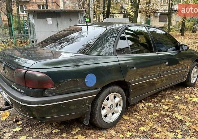 Зеленый Опель Омега, объемом двигателя 2 л и пробегом 341 тыс. км за 2500 $, фото 2 на Automoto.ua