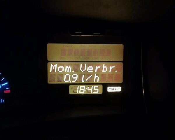 Зеленый Опель Омега, объемом двигателя 2 л и пробегом 261 тыс. км за 3200 $, фото 3 на Automoto.ua