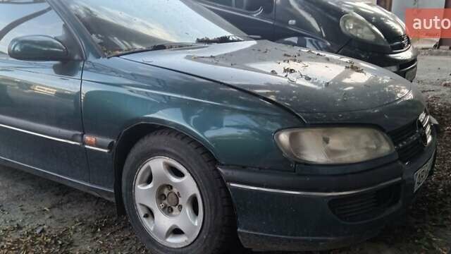 Зеленый Опель Омега, объемом двигателя 3 л и пробегом 350 тыс. км за 1800 $, фото 4 на Automoto.ua