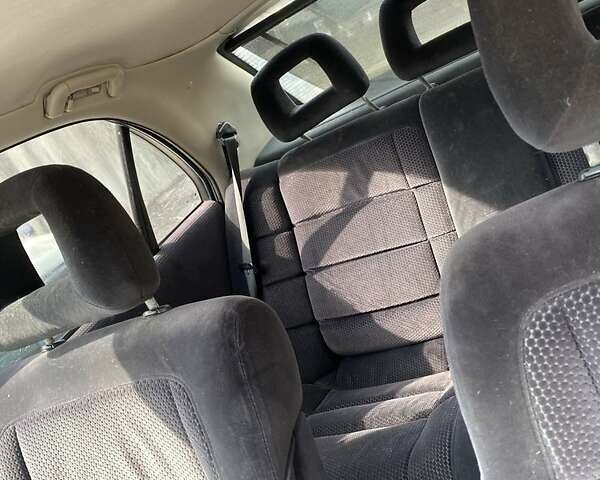 Зеленый Опель Омега, объемом двигателя 3 л и пробегом 300 тыс. км за 1600 $, фото 4 на Automoto.ua