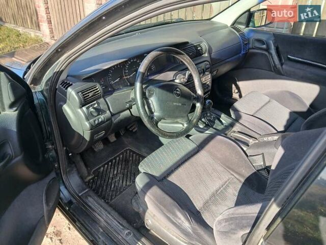 Зелений Опель Омега, об'ємом двигуна 2 л та пробігом 397 тис. км за 1000 $, фото 8 на Automoto.ua