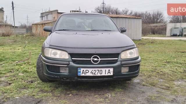 Зеленый Опель Омега, объемом двигателя 2 л и пробегом 328 тыс. км за 1600 $, фото 1 на Automoto.ua