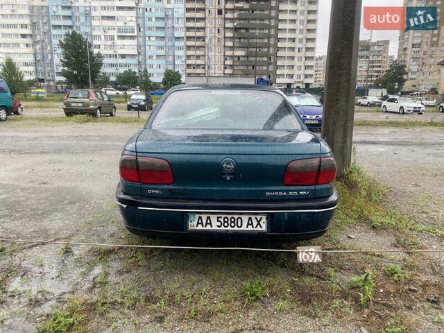 Зеленый Опель Омега, объемом двигателя 2 л и пробегом 298 тыс. км за 3200 $, фото 5 на Automoto.ua