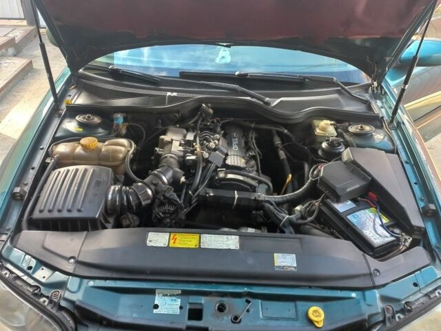 Зеленый Опель Омега, объемом двигателя 2 л и пробегом 402 тыс. км за 4000 $, фото 12 на Automoto.ua