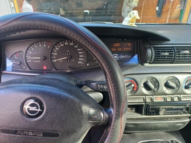 Зеленый Опель Омега, объемом двигателя 2 л и пробегом 402 тыс. км за 4000 $, фото 14 на Automoto.ua