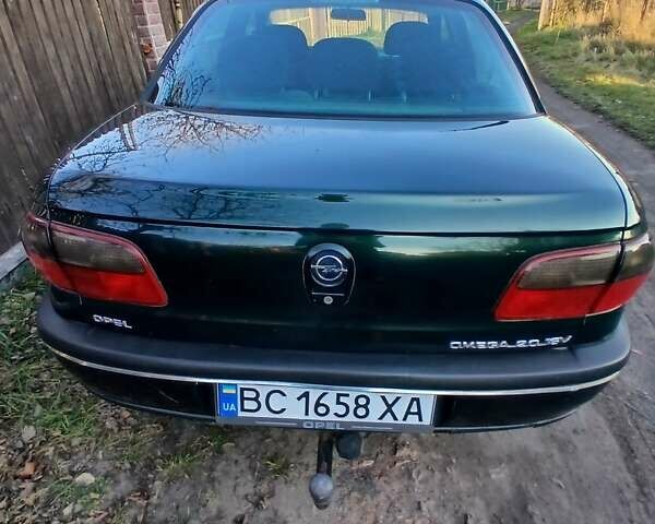 Зелений Опель Омега, об'ємом двигуна 2 л та пробігом 397 тис. км за 1000 $, фото 1 на Automoto.ua