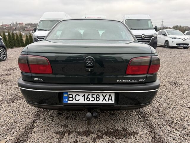 Зеленый Опель Омега, объемом двигателя 2 л и пробегом 397 тыс. км за 2500 $, фото 4 на Automoto.ua
