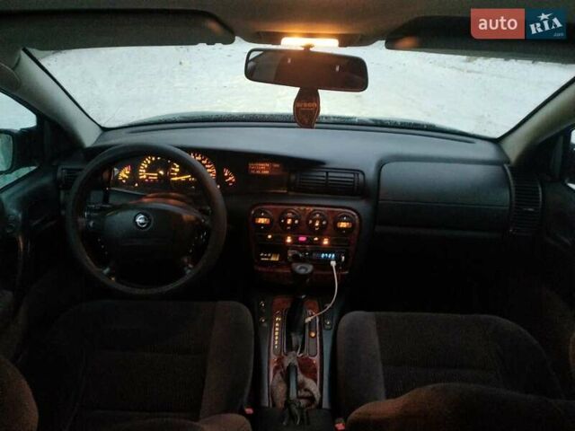 Зелений Опель Омега, об'ємом двигуна 2 л та пробігом 264 тис. км за 3498 $, фото 5 на Automoto.ua