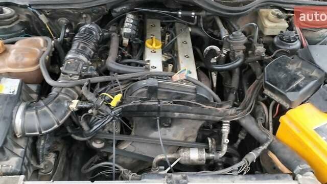 Зеленый Опель Омега, объемом двигателя 2 л и пробегом 328 тыс. км за 1600 $, фото 10 на Automoto.ua