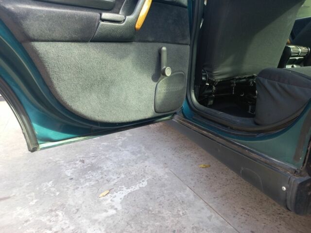 Зеленый Опель Омега, объемом двигателя 2 л и пробегом 402 тыс. км за 4000 $, фото 7 на Automoto.ua