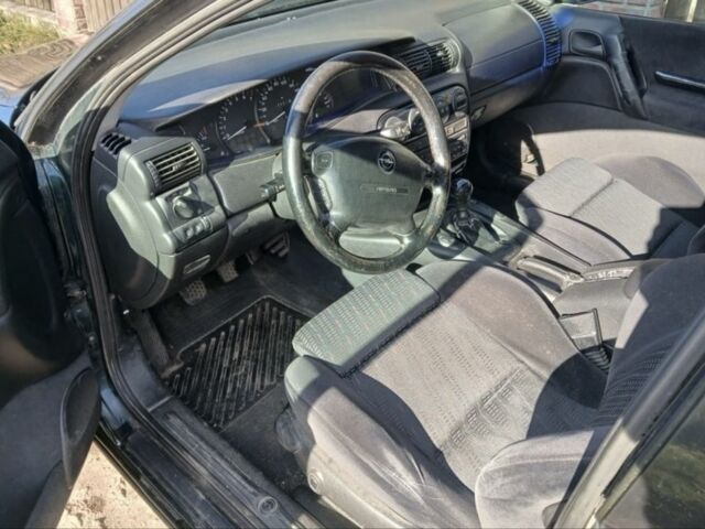 Зеленый Опель Омега, объемом двигателя 2 л и пробегом 397 тыс. км за 2500 $, фото 5 на Automoto.ua