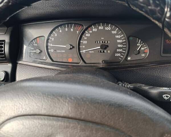 Зеленый Опель Омега, объемом двигателя 2 л и пробегом 320 тыс. км за 2600 $, фото 10 на Automoto.ua