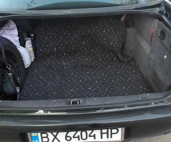 Зеленый Опель Омега, объемом двигателя 2 л и пробегом 380 тыс. км за 2600 $, фото 2 на Automoto.ua