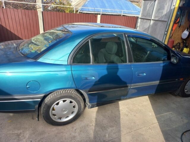 Зеленый Опель Омега, объемом двигателя 2 л и пробегом 402 тыс. км за 4000 $, фото 4 на Automoto.ua