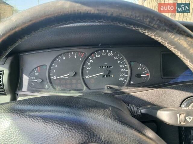 Зелений Опель Омега, об'ємом двигуна 2 л та пробігом 397 тис. км за 1000 $, фото 9 на Automoto.ua