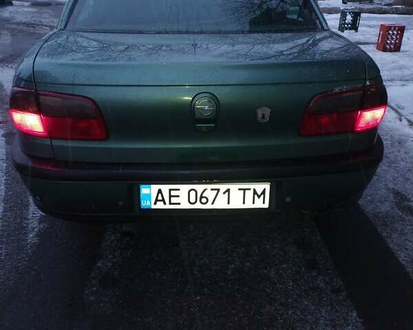 Зелений Опель Омега, об'ємом двигуна 2 л та пробігом 264 тис. км за 3498 $, фото 3 на Automoto.ua