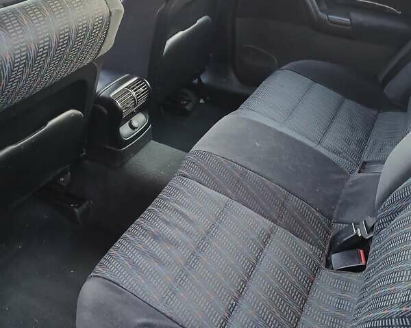 Зелений Опель Омега, об'ємом двигуна 2 л та пробігом 397 тис. км за 1000 $, фото 7 на Automoto.ua