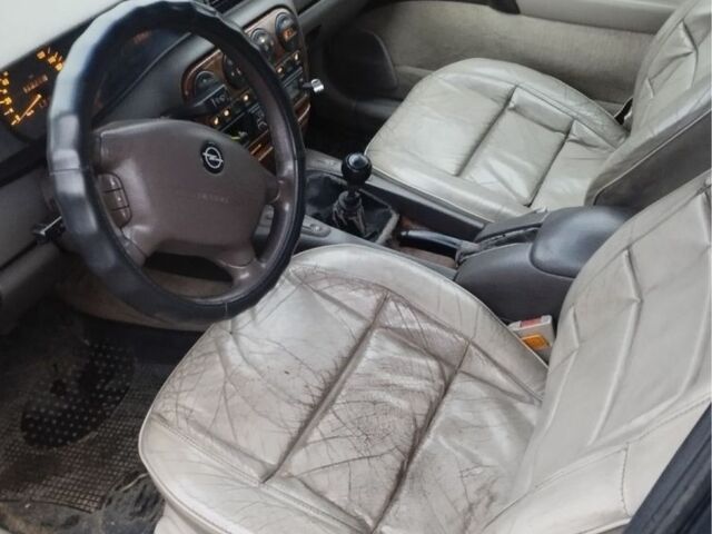 Зелений Опель Омега, об'ємом двигуна 2.5 л та пробігом 3 тис. км за 1750 $, фото 3 на Automoto.ua