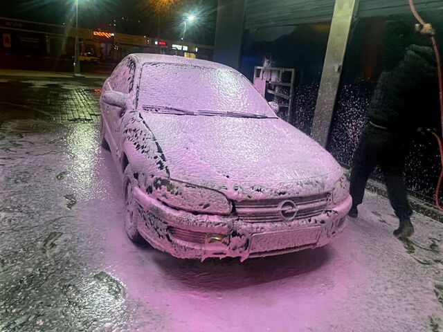 Зеленый Опель Омега, объемом двигателя 2.5 л и пробегом 0 тыс. км за 2700 $, фото 4 на Automoto.ua