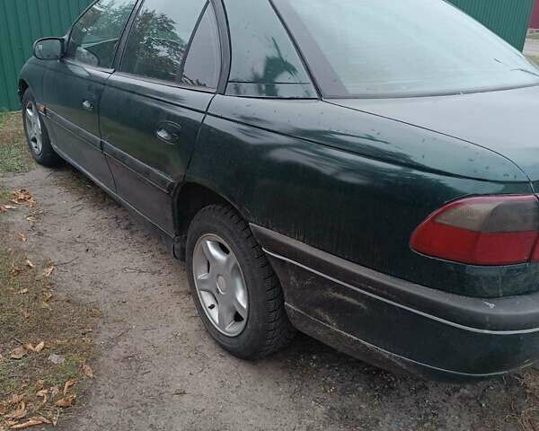 Зеленый Опель Омега, объемом двигателя 1.98 л и пробегом 300 тыс. км за 2000 $, фото 3 на Automoto.ua