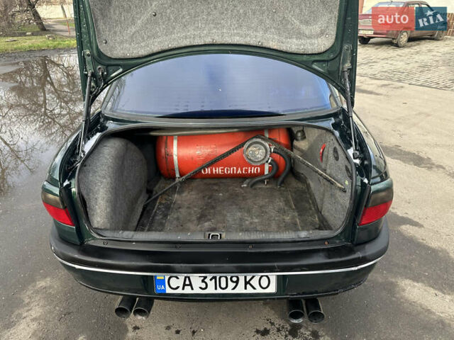 Зеленый Опель Омега, объемом двигателя 2.96 л и пробегом 345 тыс. км за 3000 $, фото 6 на Automoto.ua