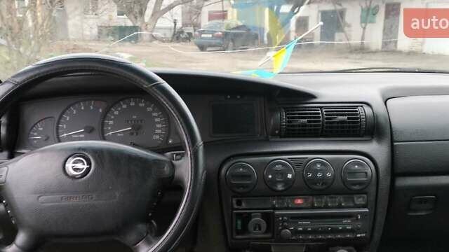 Зеленый Опель Омега, объемом двигателя 2 л и пробегом 328 тыс. км за 1600 $, фото 8 на Automoto.ua