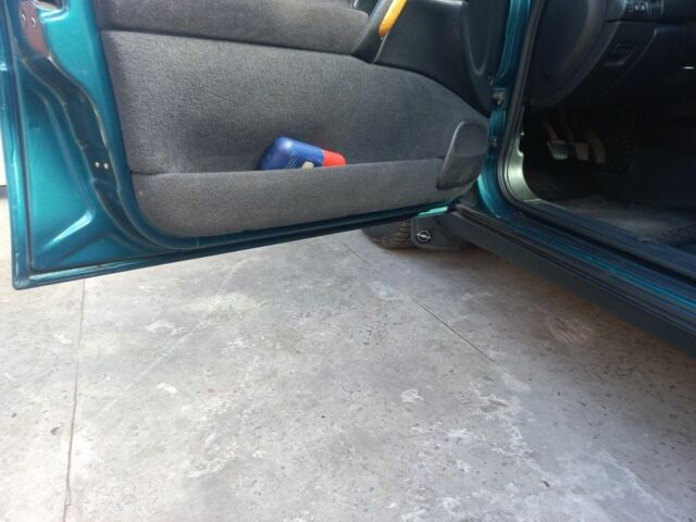 Зеленый Опель Омега, объемом двигателя 2 л и пробегом 402 тыс. км за 4000 $, фото 8 на Automoto.ua