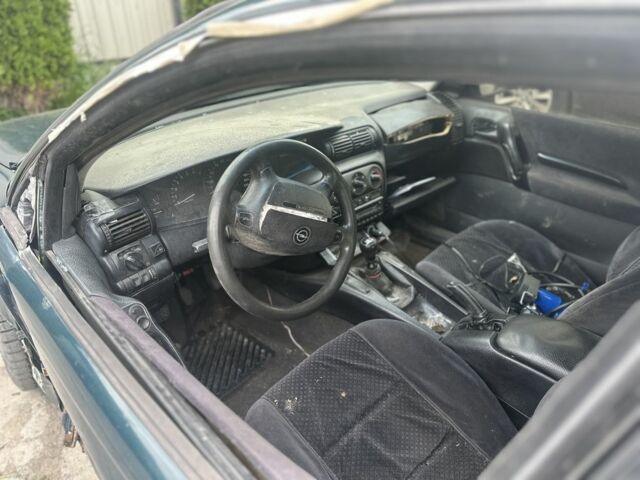 Зеленый Опель Омега, объемом двигателя 2 л и пробегом 240 тыс. км за 700 $, фото 3 на Automoto.ua