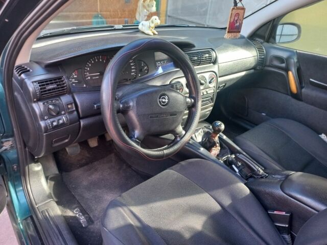 Зеленый Опель Омега, объемом двигателя 2 л и пробегом 402 тыс. км за 4000 $, фото 9 на Automoto.ua