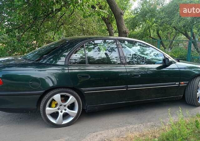 Зелений Опель Омега, об'ємом двигуна 2.5 л та пробігом 250 тис. км за 3000 $, фото 5 на Automoto.ua