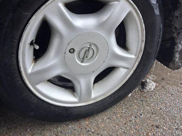 Зеленый Опель Омега, объемом двигателя 2 л и пробегом 418 тыс. км за 1500 $, фото 6 на Automoto.ua