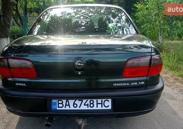 Зелений Опель Омега, об'ємом двигуна 2.5 л та пробігом 250 тис. км за 3000 $, фото 4 на Automoto.ua