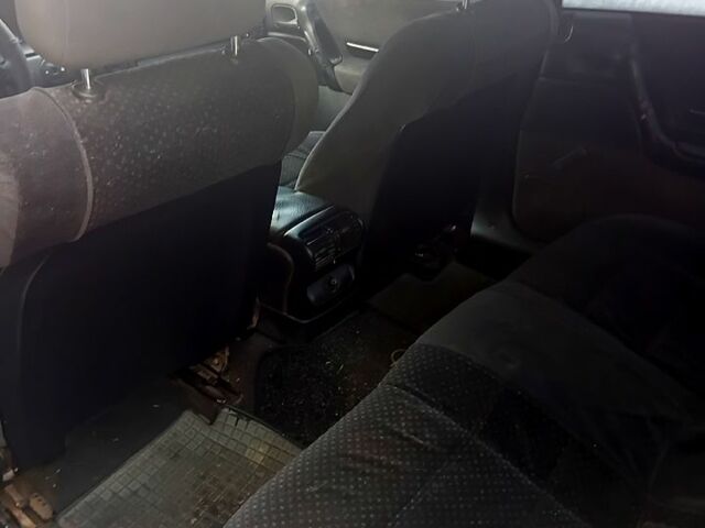 Зелений Опель Омега, об'ємом двигуна 2 л та пробігом 140 тис. км за 1400 $, фото 6 на Automoto.ua