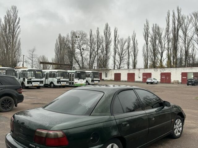 Зеленый Опель Омега, объемом двигателя 2 л и пробегом 300 тыс. км за 2499 $, фото 2 на Automoto.ua