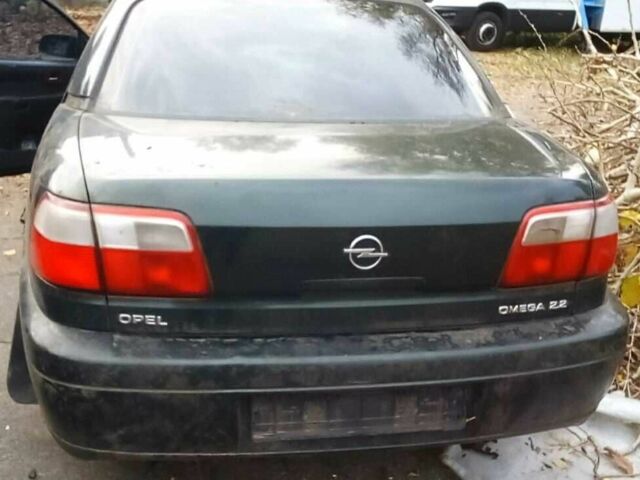 Зеленый Опель Омега, объемом двигателя 2 л и пробегом 350 тыс. км за 1200 $, фото 4 на Automoto.ua