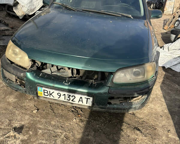 Зеленый Опель Омега, объемом двигателя 2 л и пробегом 425 тыс. км за 600 $, фото 1 на Automoto.ua