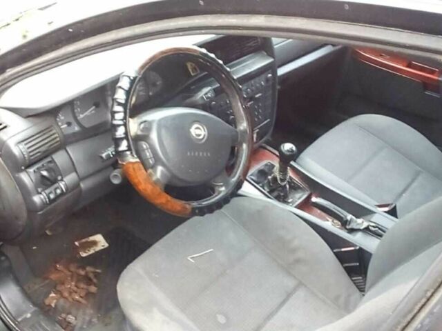 Зеленый Опель Омега, объемом двигателя 2 л и пробегом 350 тыс. км за 1200 $, фото 1 на Automoto.ua