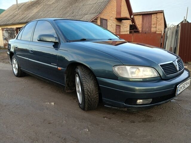 Зеленый Опель Омега, объемом двигателя 2.5 л и пробегом 344 тыс. км за 2250 $, фото 1 на Automoto.ua