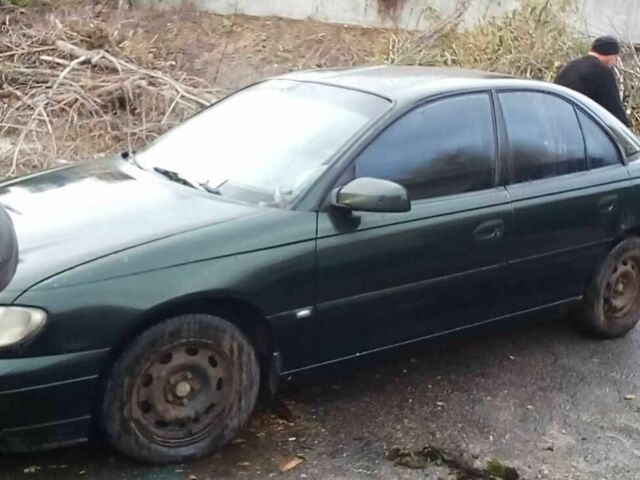 Зеленый Опель Омега, объемом двигателя 2 л и пробегом 350 тыс. км за 1200 $, фото 3 на Automoto.ua