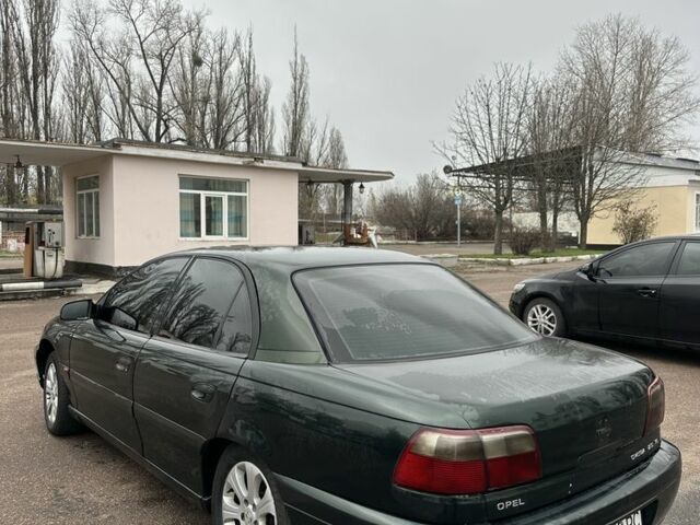 Зеленый Опель Омега, объемом двигателя 2 л и пробегом 300 тыс. км за 2499 $, фото 4 на Automoto.ua