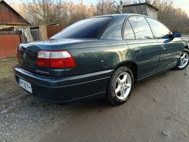 Зеленый Опель Омега, объемом двигателя 2.5 л и пробегом 344 тыс. км за 2250 $, фото 2 на Automoto.ua